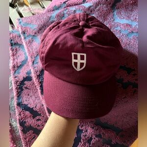 Burgundy kids’ Cap with parochial cross logo